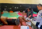 Tim-Dokkes-Polres-TTU-Wujudkan-Hak-Kesehatan-Tahanan-Melalui-Pemeriksaan-dan-Perawatan-Luka