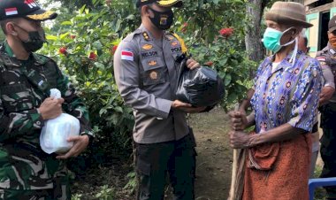 Sinegritas-TNI---Polri-Bagi-Sembako-Untuk-Warga-Terdampak-Covid-19