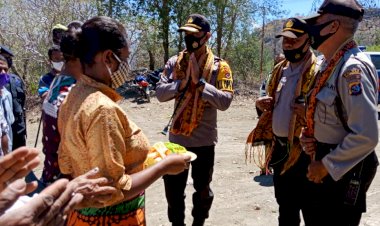 Kapolres-bersama-rombongan-mengunjungi-Polsek-Miobar-serta-mengecek-Pembangunan-Asrama-Polsek-Mutis
