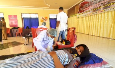 Aksi-bakti-sosial-Polwan-Polres-TTU-donor-darah