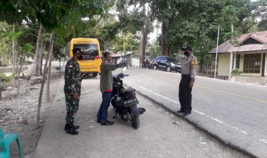 Demi-memutuskan-penyebaran-Covid-19,-Personil-Polsek-Noemuti-memperkuat-perbatasan-Kabpaten-TTU