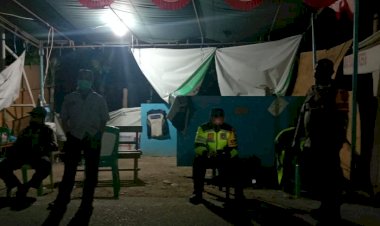 Penjagaan-Pos-perbtasan-Covid-19-Yang-di-lakukan-oleh-Personil-Polsek-Noemuti