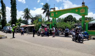 Pelaksanaan-Ibadah-sholat-Jumat-di-tengah-Pandemi-Covid-19-;-Polres-TTU-terus--lakukan-pengamanan
