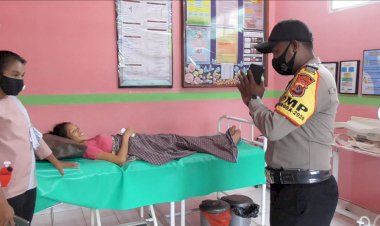 Aksi-Heroik-Bhabinkamtibmas-Polres-TTU-Bantu-Persalinan-Seorang-Ibu-di-Mobil-Dinas-Sat-Binmas