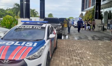 SAT-LANTAS-POLRES-TTU-KAWAL-BUPATI-DAN-WAKIL-BUPATI-TTU-KEMBALI-KE-KEFAMENANU-USAI-DILANTIK-GUBERNUR-VIKTOR-LAISKODAT