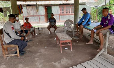 Sampaikan-Maklumat-Kapolri-dengan-Door-to-Door-ke-Rumah-Warga