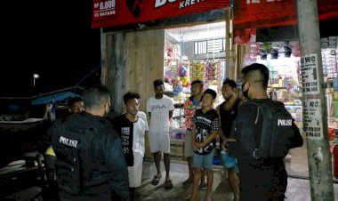 Patroli-Malam,-Tim-Raimas-Polres-TTU-Bubarkan-Sekelompok-Pemuda-Sedang-Miras-di-Gua-Aplasi-- 
