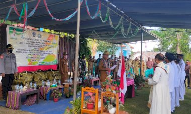 Kapolsek-Insana-Dampingi-Bupati-TTU-Lantik-Penjabat-Kades