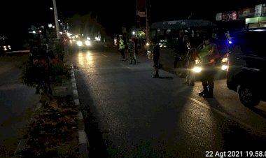 Satbinmas-Polres-TTU-Rutin-Beri-Himbauan-Prokes,-Simak-Kewajiban-Warung-dan-Toko