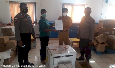 Polres-TTU-Dampingi-Dinkes-Jemput-200-Vial-Vaksin-di-Kupang