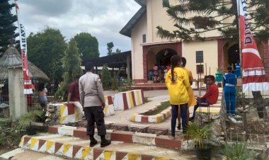 Polsek-Bisel-Amankan-Misa-Syukur-Perak-di-Upfaon