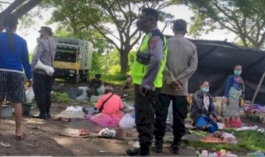 Polsek-Biut-Rutin-Beri-Himbauan-Protkes-di-Pasar-Mingguan-Lurasik