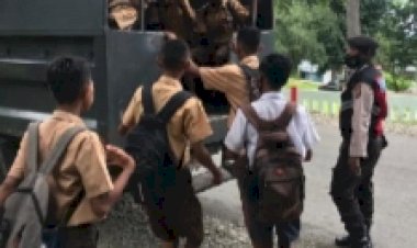 Satuan-Samapta-Polres-TTU-Konsisten-Antar-Jemput-Peserta-Vaksin