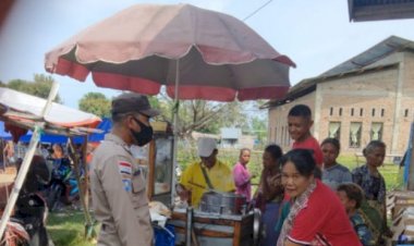 Bhabinkamtibmas-Maukabatan-Sambangi-Pedagang-Pasar-Nona-Manis