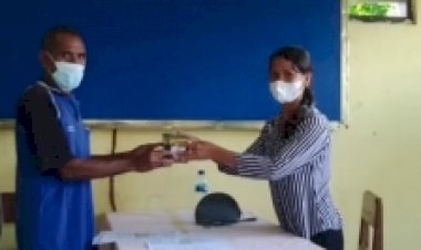 Ini-yang-Dilakukan-Bhabinkamtibmas-Tubuhue-Saat-Penyaluran-Sembako