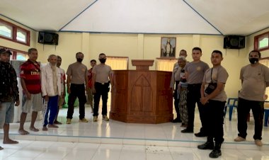 Polres-TTU-Serahkan-Bantuan-Mimbar-di-Gereja-GMIT-Yagar