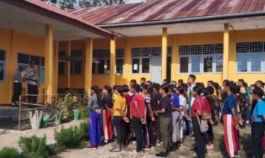 Kapolsek-Biboki-Selatan-Beri-Pelatihan-PBB-di-SMAN-Manufui