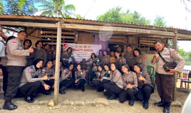 Sambut-HUT-Polwan-ke-74,-Polwan-Polres-TTU-Beri-Bantuan-ke-Penyandang-Disabilitas