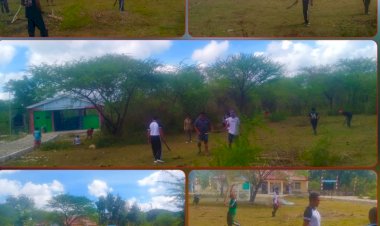 Bhabinkamtibmas-Maubeli-Bersama-Staf-Kelurahan-dan-Masyarakat-Kerja-Bhakti-Bersama