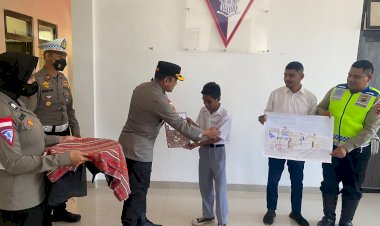 Kapolres-TTU-Beri-Piagam-Penghargaan-dan-Uang-Pembinaan-Kepada-Juara-Lomba-Melukis