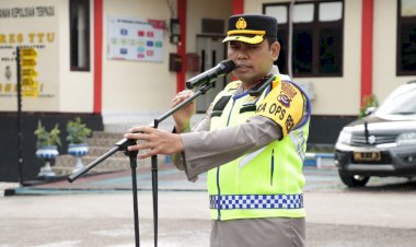 Kapolres-TTU-Pimpin-Apel-Persiapan-Pengamanan-Malam-Tahun-Baru