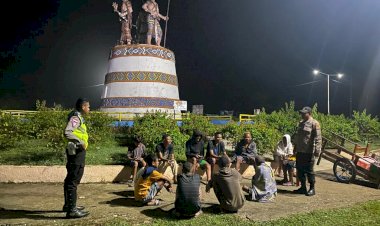 Patroli-Lampu-Biru,-Polres-TTU-Sasar-Tongkrongan-Malam-Anak-Muda
