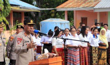 SMA-Negeri-1-Kupang-Timur,-Kapolda-NTT-Beri-Tantangan-Kepada-Para-Pelajar-saat-Safari-Kamtibmas