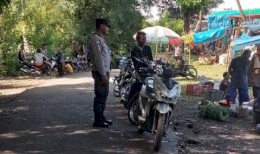 Beri-Rasa-Aman-Bagi-Masyarakat,-Anggota-Polsek-Insana-Lakukan-PAM-di-Pasar-Oelolok