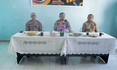 Kapolres-TTU-Pimpin-Jumat-Curhat-di-Desa-Ponu,-Warga-Antusias