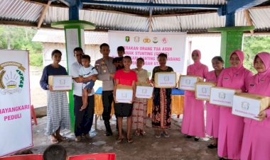 Polsek-Miomaffo-Timur-Beri-Bantuan-Untuk-18-Orang-Bayi-Balita-Stunting