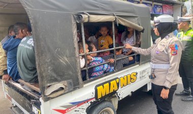 Operasi-Patuh-Turangga-2023,-Sat-Lantas-Polres-TTU-Beri-Penyuluhan-Etika-Berlalu-Lintas-di-Jalan