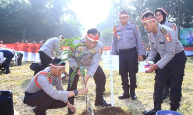 Tanam-21-Juta-Pohon,-Polri-Cetak-Rekor-dan-Raih-Dua-Penghargaan-dari-MURI