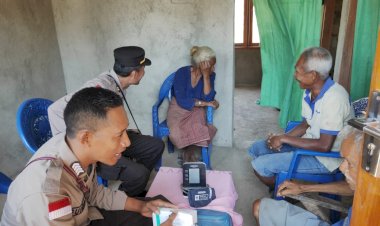 Polres-TTU-Gelar-Pelayanan-Kesehatan-Lingkungan-Ambulance-dan-Pengobatan-Gratis