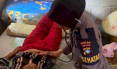 Warga-Sambut-Antusias,-Bakti-Kesehatan-Polri-di-Rempang