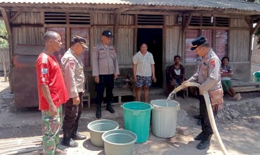 Polres-TTU-Distribusi-Air-Bersih-Dua-Tangki-di-Kecamatan-Biboki-Utara