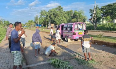 Sat-Lantas-Polres-TTU-Tegur-Sekelompok-Pemuda-yang-Meminta-Uang-Bermodus-Kerja-Jalan