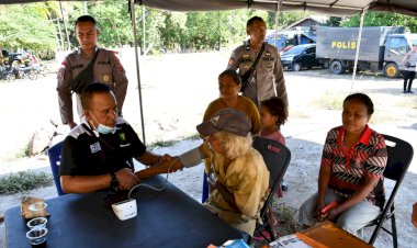 Polda-NTT-Peduli-Kesehatan:-Gelar-Pemeriksaan-Gratis-untuk-Warga-Terdampak-Konflik-di-Flores-Timur