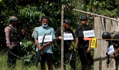 Satgas-Ops-Damai-Cartenz-Secara-Profesional-Gelar-Rekonstruksi-Keterlibatan-Nikson-Matuan-Saat-Penembakan-Anggota-Brimob