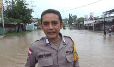 Bhabinkamtibmas-Maubeli-Sigap-Selamatkan-Nenek-dan-Dua-Cucu-dari-Kepungan-Banjir-di-Kefamenanu