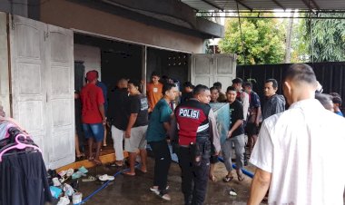 Unit-Raimas-Polres-TTU-Tanggap-Tangani-Kebakaran-Rumah-Warga-di-Kelurahan-Maubeli