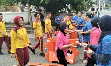 Ribuan-Masyarakat-dan-Ratusan-Hadiah-Semarakkan-Jalan-Sehat-dan-Sepeda-Santai-Hari-Bhayangkara-ke--79-di-Polda-Kalteng