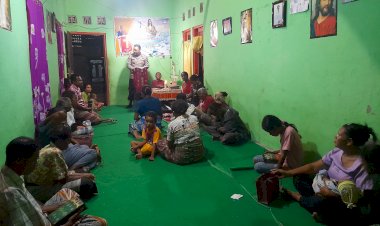 Wujudkan-Polri-Humanis:-Aipda-Dominggus-Samba-Beri-Pelayanan-dan-Bimbingan-Rohani-untuk-Warga-Desa-Maurisu