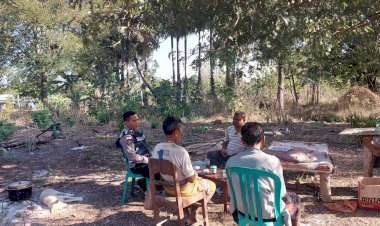 Sayangi-Keluarga-dan-Masa-Depan,-Brigpol-Rian-Welsyah-Ajak-Warga-Desa-Oelami-Jauhi-Miras