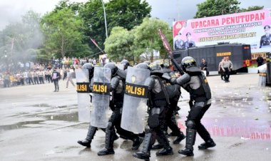 Peragaan-Pengamanan-Unjuk-Rasa-Bintara-Remaja-Polri-Angkatan-53-Pukau-Hadirin-di-SPN-Polda-NTT