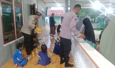Takjil-Ramadhan-dari-Polisi,-Polsek-Insana-Utara-Buka-Puasa-Bersama-Warga