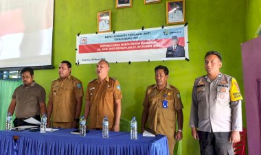 Kawal-Transparansi-Dana-Desa,-Bhabinkamtibmas-Tuabatan-Hadiri-Rapat-Laporan-Pertanggungjawaban-Keuangan-Tahun-2025