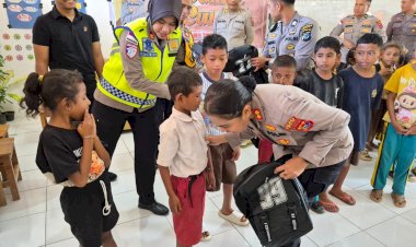 Sentuhan-Kasih-di-Gerbang-Ilmu,-Kala-Kapolres-TTU-Merajut-Senyum-Siswa-SDK-Peboko-melalui-Aksi-Kemanusiaan