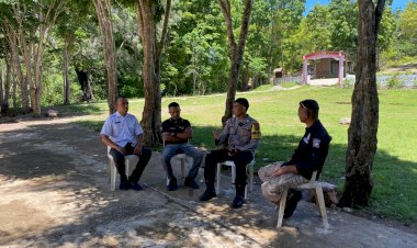 Bhabinkamtibmas-Faenake-Aktif-Sambangi-Warga,-Sosialisasikan-Kamtibmas-dan-Layanan-110