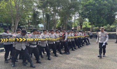 Wakapolres-TTU-Pimpin-Langsung-Latihan-Dalmas,-Polres-TTU-Matangkan-Persiapan-Jelang-May-Day-2026
