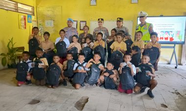 Sentuhan-Kasih-untuk-pendidikan,-Kapolres-TTU-Tebarkan-Senyum-dan-Harapan-di-SDN-Boronubaen
